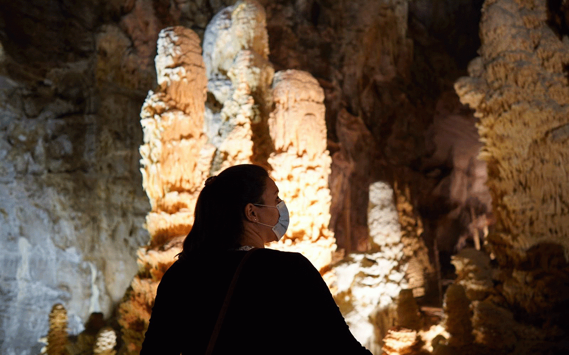 Grotte di Frasassi e Tempio del Valadier sulla strada per l’Umbria